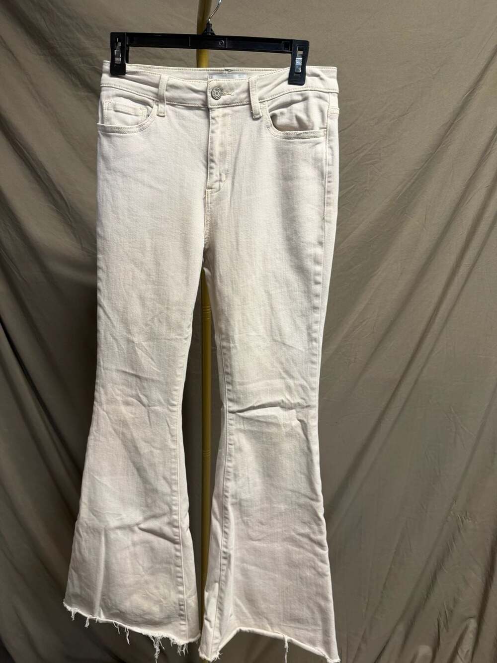 Vervet Los Angeles High-Rise Flare Raw Hem Off-White Jeans Style V3084PA prelove